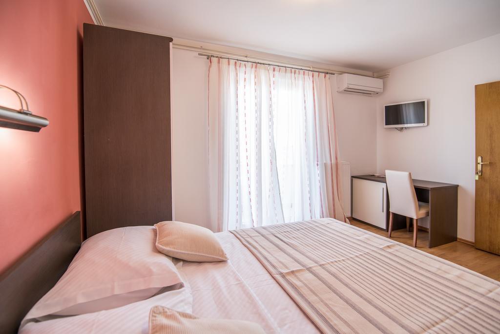 B&B Villa Ana Krk Town Luaran gambar